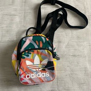 🌻Adidas Mini Backpack 🌻